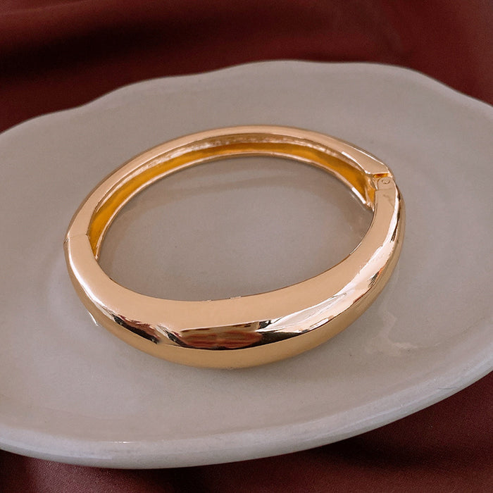 Wholesale Metal bracelet temperament light luxury high sense bracelet niche personality exaggerated jewelry women