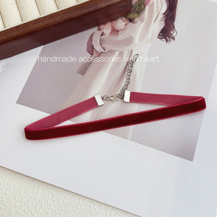 Wholesale Velvet collar retro simple velvet necklace women's accessories collarbone chain fashion necklace