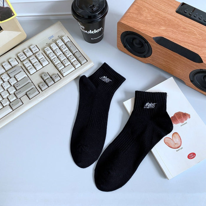 Wholesale Basic embroidery sports five point short socks, new cotton socks