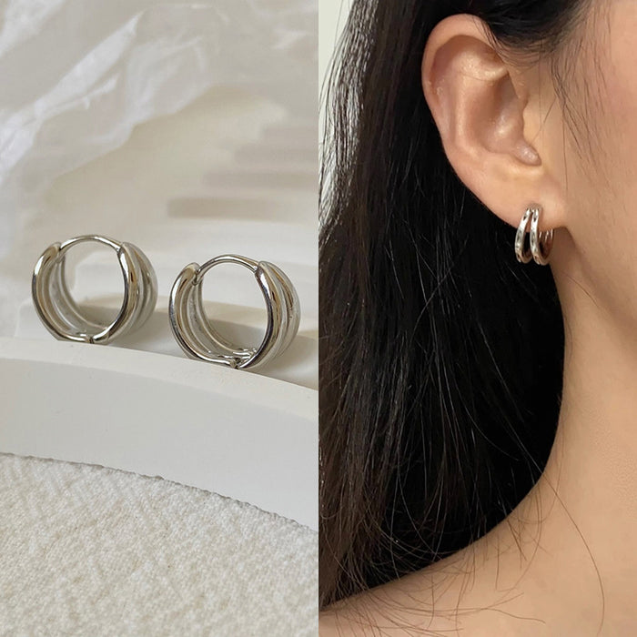 Wholesale Cold style double-layer plain ring earrings for women, niche design, mini circle double ring C-shaped ear buckle, daily commuting earrings