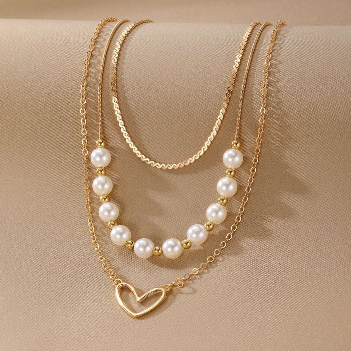 Wholesale Fashionable imitation pearl heart-shaped hollow pendant necklace, exquisite, high-end, versatile, multi-layer stacked collarbone chain