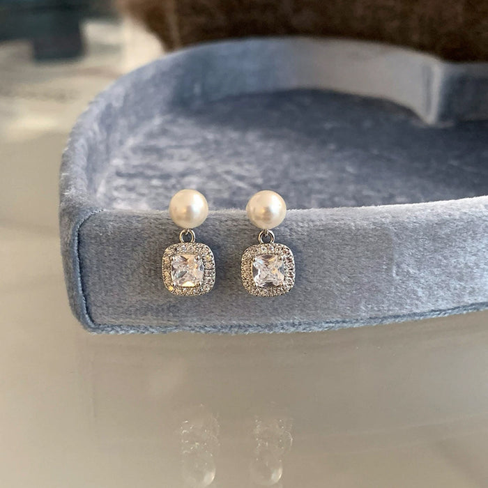 Wholesale Women's Pearl Flash Sugar Earrings