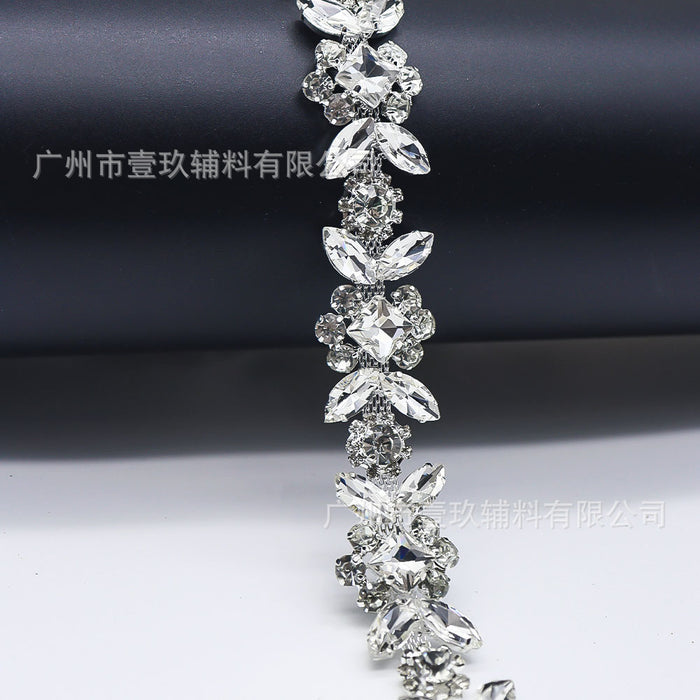 Wholesale Gold and silver rhinestone-embellished welded and electroplated chain for DIY clothing accessories and embellishments.