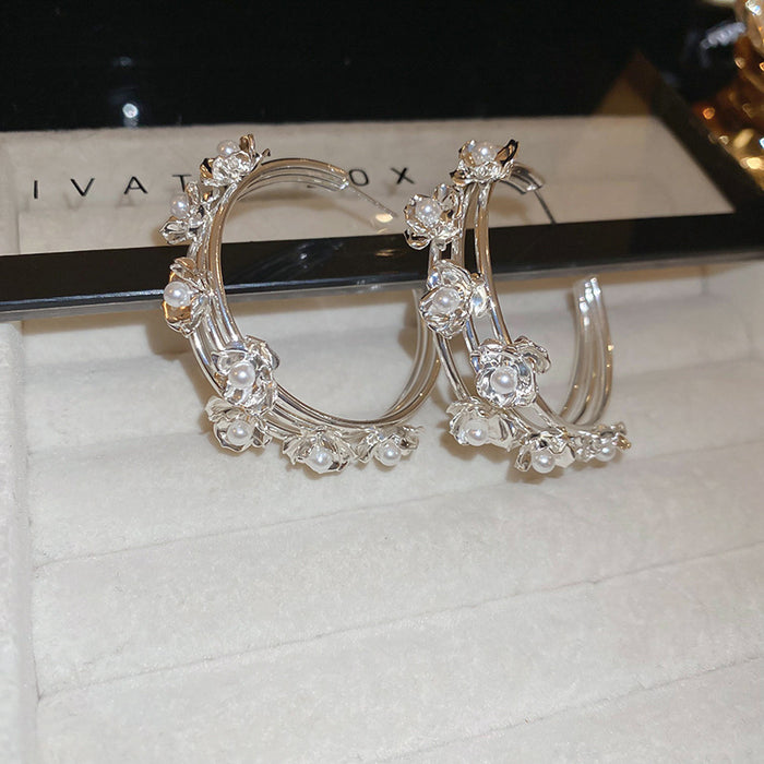 Wholesale Silver needle zircon round artificial pearl earrings high-end luxury retro earrings unique French design earrings