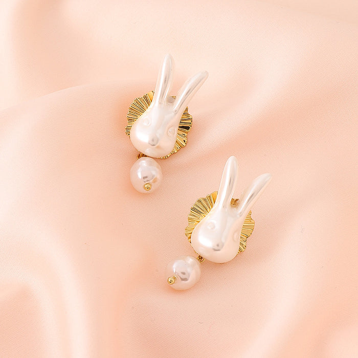 Wholesale Pearl earrings, fashionable silver needle earrings, niche temperament, cute design sense