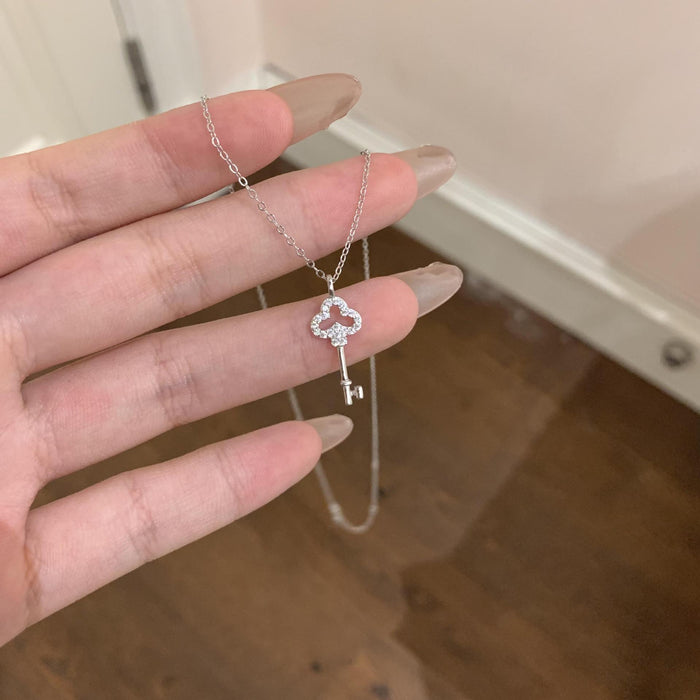 Wholesale Pure silver necklace with niche design, key necklace, collarbone chain