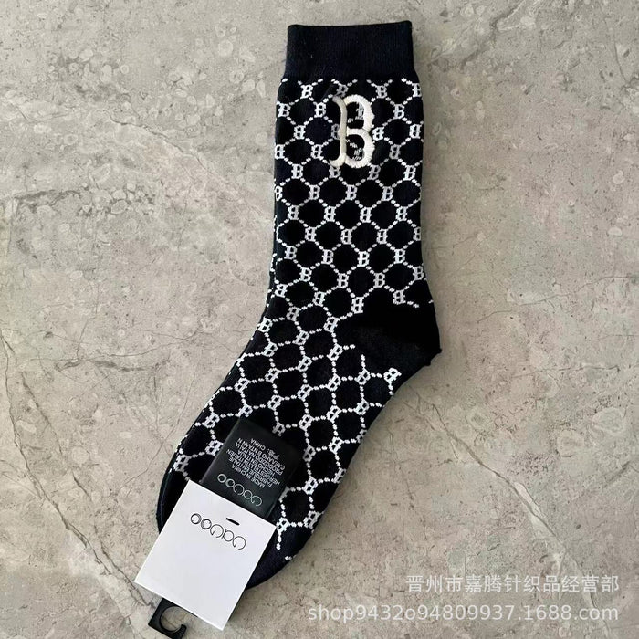 Wholesale Embroidered sports socks with combed cotton lettering socks in the middle tube