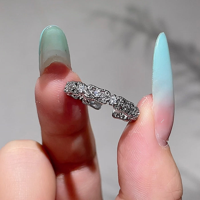Wholesale Super sparkling zircon ring for women, with a luxurious and high-end design style and temperament. Hollow index finger ring with adjustable opening