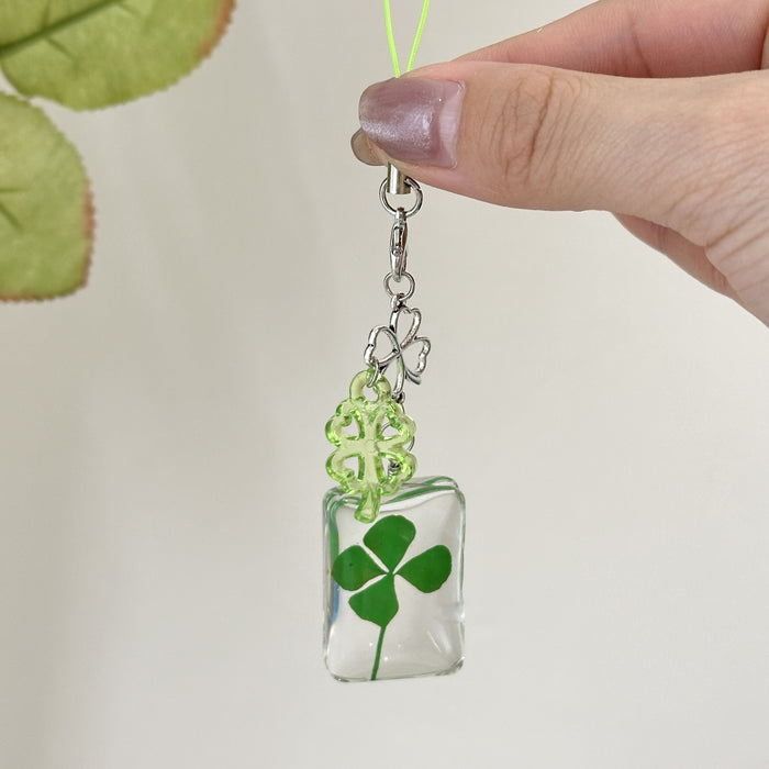 Wholesale Bag Pendant Creative Keychain  Four-leaf Hanging Dried Flower Lucky Mobile Phone Chain