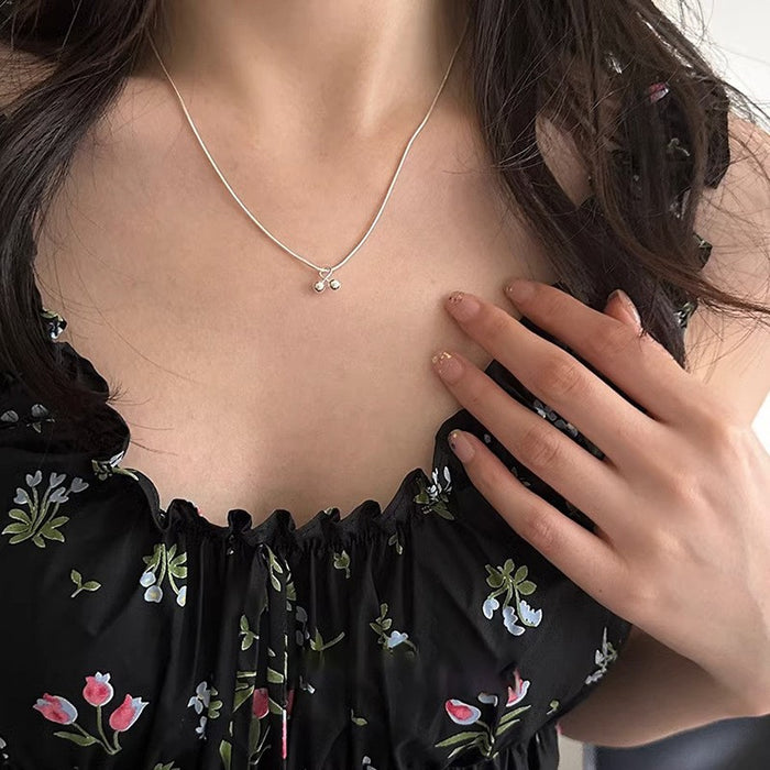 Wholesale Fragmented silver niche design pearl necklace versatile pure silver collarbone chain