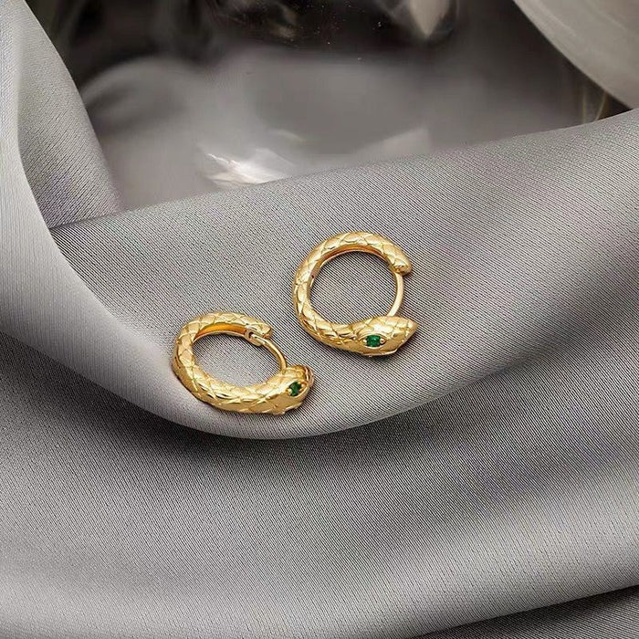 Wholesale Vintage ear buckle design, compact and mini silver needle zircon snake earrings