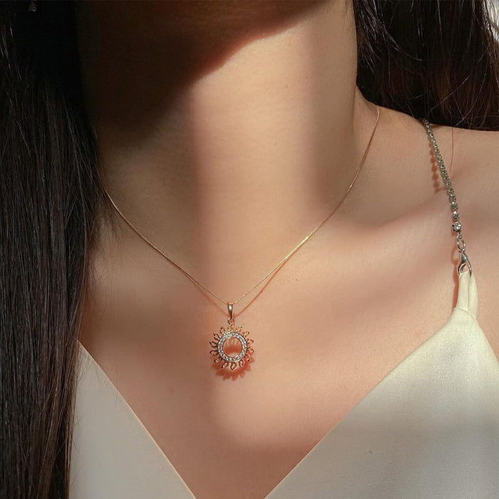Wholesale Fashion and versatile jewelry with diamond inlaid pendant, alloy sun circular simple necklace