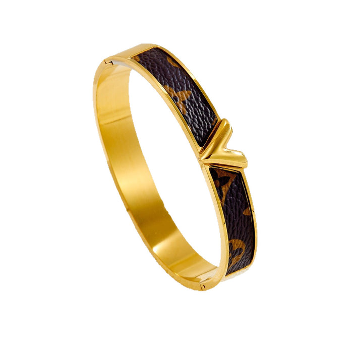 Wholesale Three-flower bracelet made of titanium steel and stainless steel