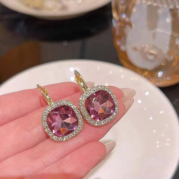 Wholesale Elegant and luxurious square crystal earrings with high-end feel and fashionable diamond studded earrings with ear buckles