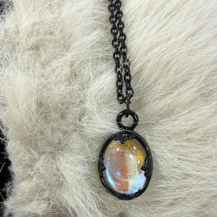 Wholesale Retro oval embedded AB color pendant, personalized and trendy collarbone chain