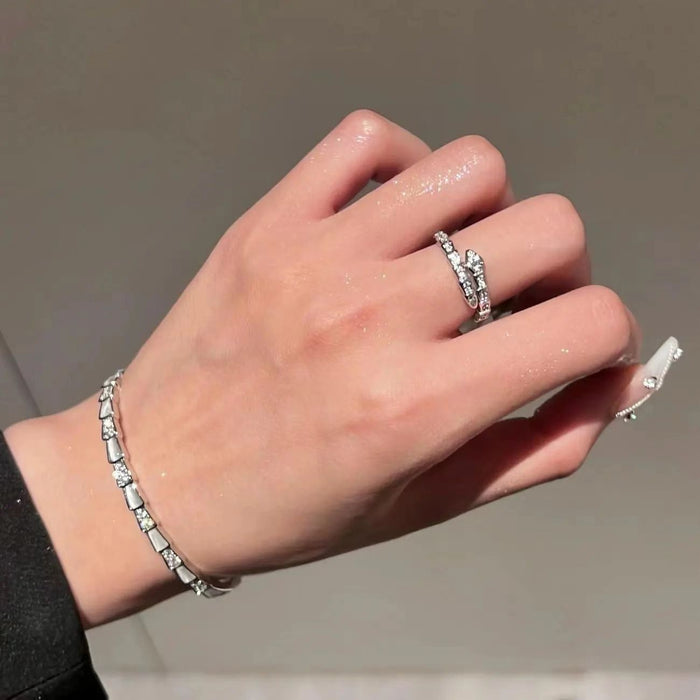 Wholesale Full diamond opening snake shaped ring, female fashion personality, niche design, light luxury, cold wind, snake bone ring