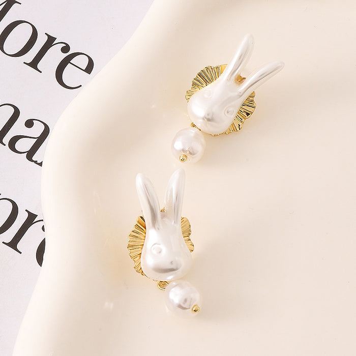 Wholesale Pearl earrings, fashionable silver needle earrings, niche temperament, cute design sense