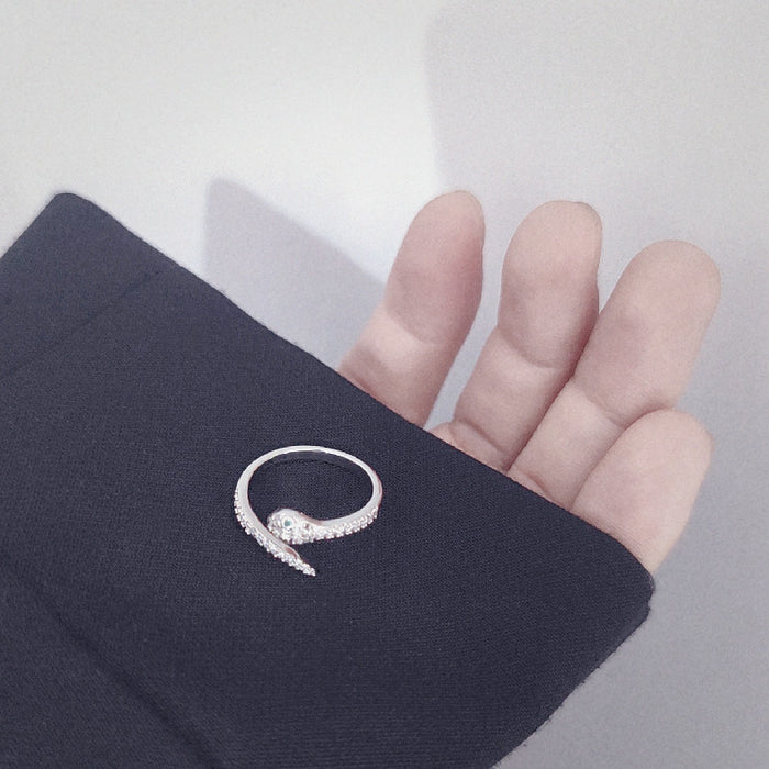 Wholesale Fashionable and personalized titanium steel full diamond small snake shaped index finger ring, women's light luxury niche design ring