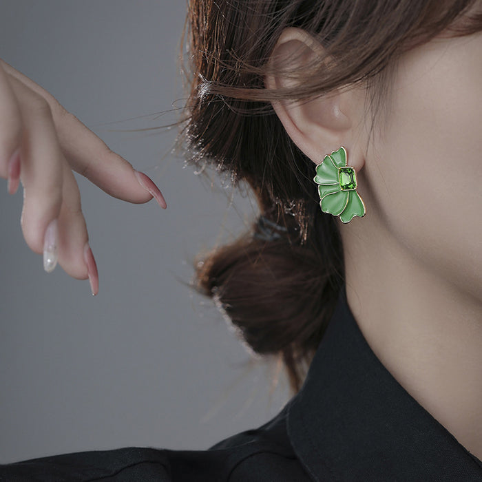 Wholesale Retro and minimalist design earrings with oil dripping, diamond studded, flower like temperament, fashionable earrings