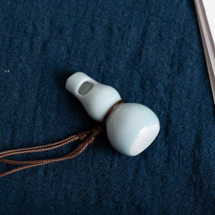 Wholesale Hulu whistle three-dimensional small whistle necklace small pendant ceramic whistle sweater chain necklace pendant