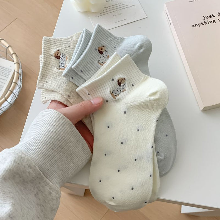 Wholesale Solid color cute socks embroidered cotton breathable sweat absorbing short tube socks versatile