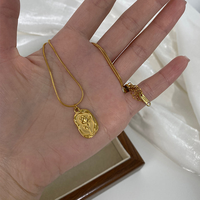 Wholesale Titanium steel necklace, simple square brand rose collarbone chain, summer high-end feeling, can be layered and paired with accessories