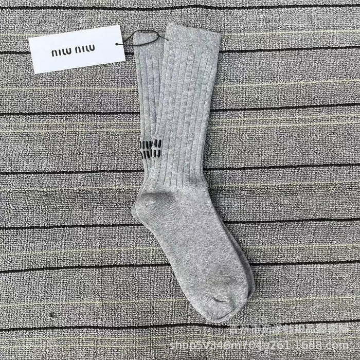 Wholesale Retro college style embroidered socks, fashionable and versatile socks