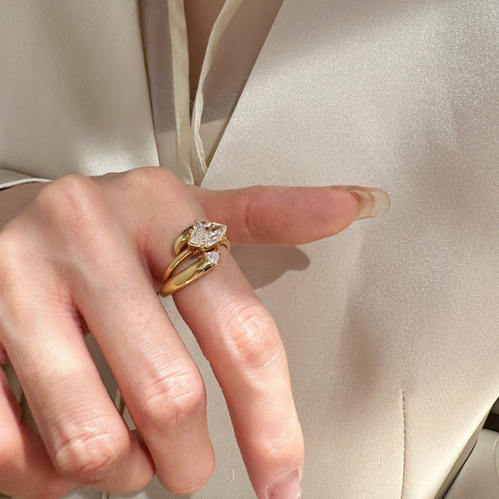 Wholesale Personalized and unique wide diamond ring, fashionable ring, new niche design, high-end layering ring