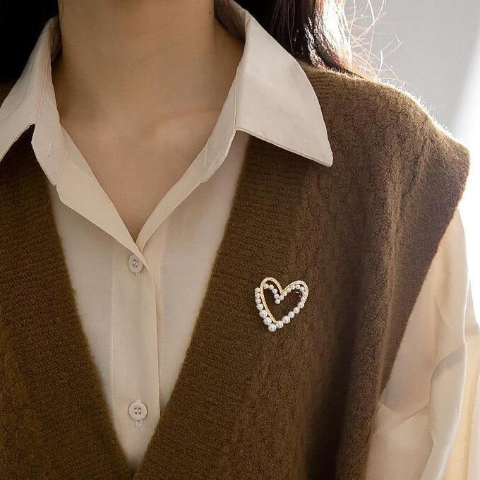 Wholesale Pearl heart brooch design sense niche exquisite brooch coat with accessories new