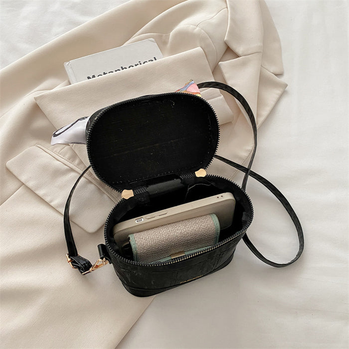 Wholesale Fashion single shoulder small square bag, niche design, crossbody bucket bag