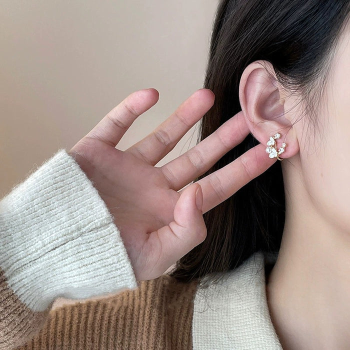 Wholesale Silver needle simple style leaf earrings,  personalized high-end design earrings forest earrings for women