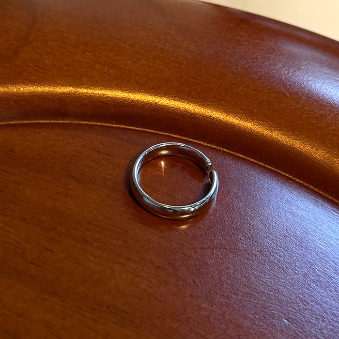 Wholesale A niche and unique resin ring with a cold and conspicuous opening, copper electroplating with versatile rings for women