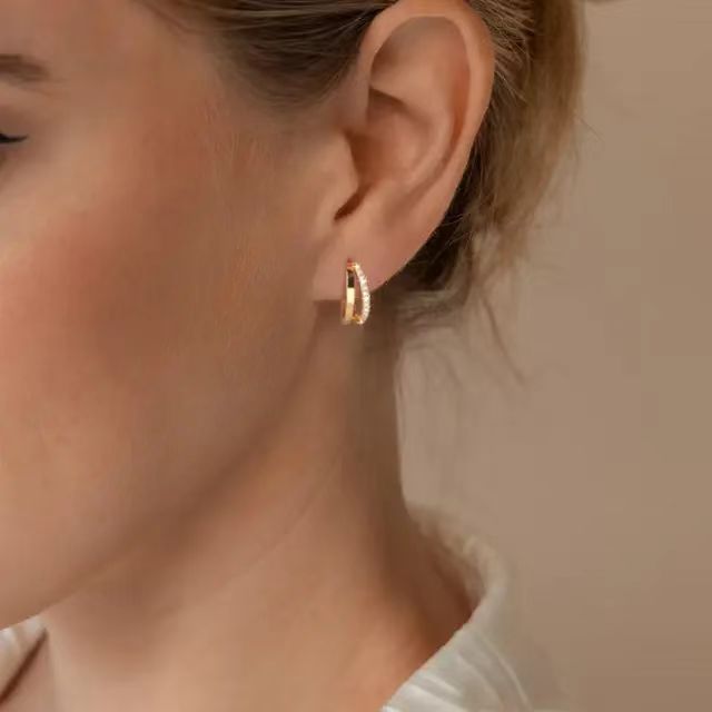 Wholesale Elegant and minimalist copper inlaid zirconium double-layer ear loops with retro design for women's ear buckles
