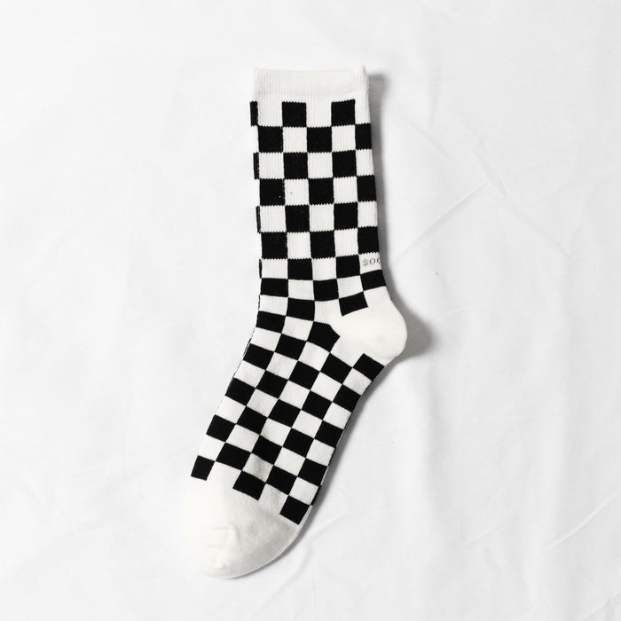 Wholesale Socks checkerboard pattern mid tube socks high thread skateboard sports socks