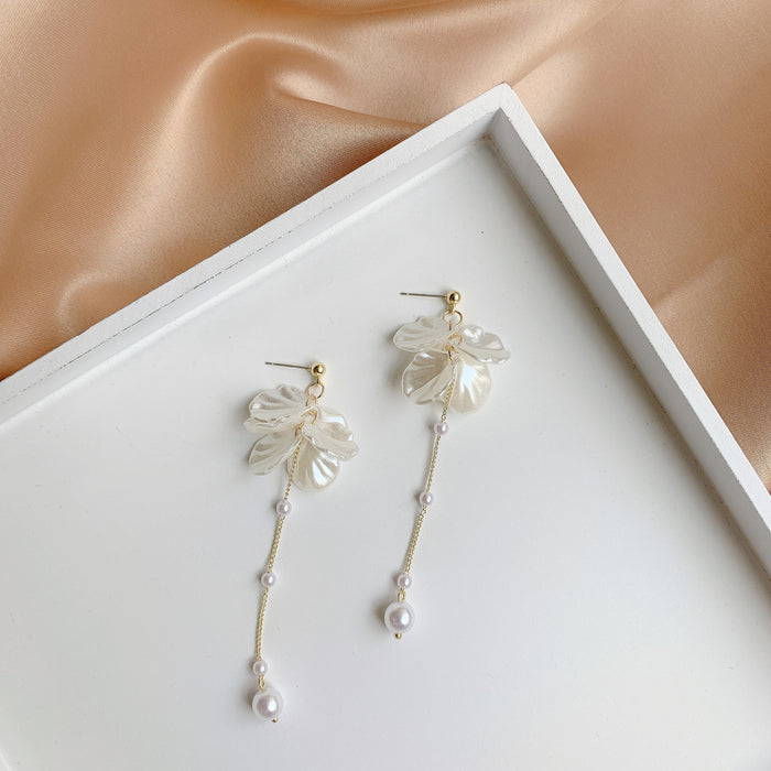 Wholesale Elegant temperament, shell petal tassel earrings, fashionable and high-end, simple and versatile pearl earrings for women