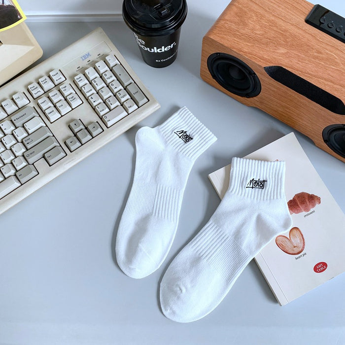 Wholesale Basic embroidery sports five point short socks, new cotton socks