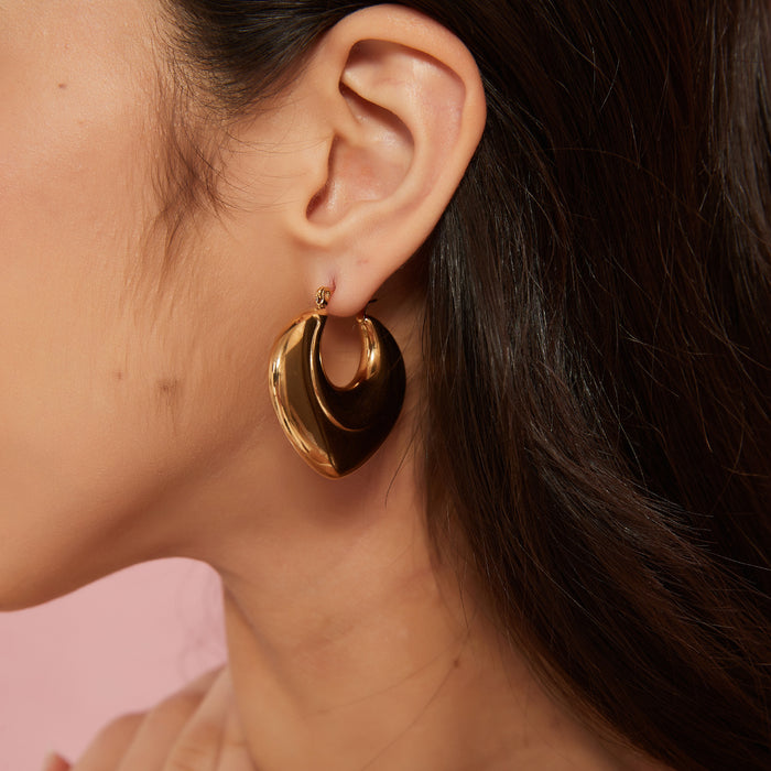 Wholesale Peach heart stainless steel hollow earrings with fashionable temperament, geometric smooth surface earrings, color preservation electroplating