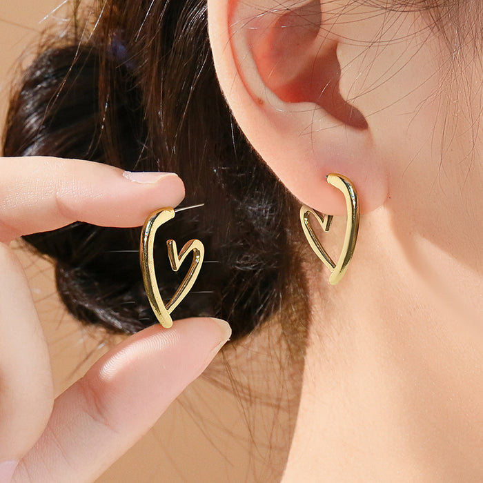 Wholesale Small and niche heart-shaped earrings with a simple temperament, gold new earrings, retro brushed, fashionable and versatile earrings wholesale