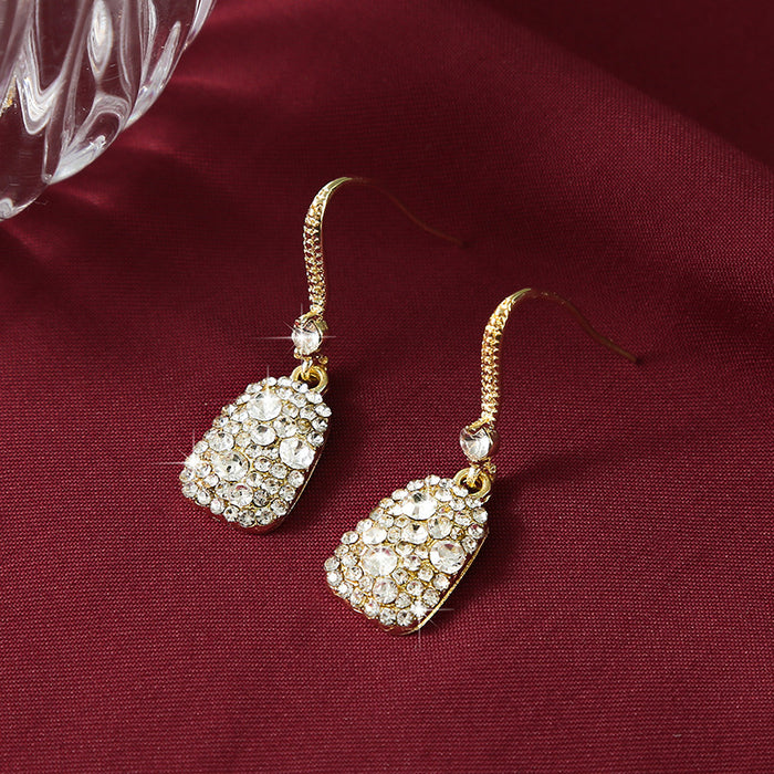 Wholesale Vintage earrings with a high-end feel, earrings with a niche design, and light luxury earrings