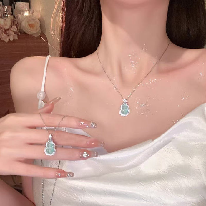 Wholesale Pendant necklace, light luxury collarbone chain, necklace accessory