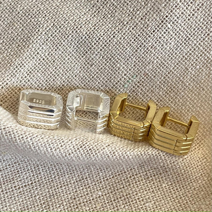 Wholesale Simple square smooth striped ear buckle for women, versatile, compact, exquisite, high-end ear accessory