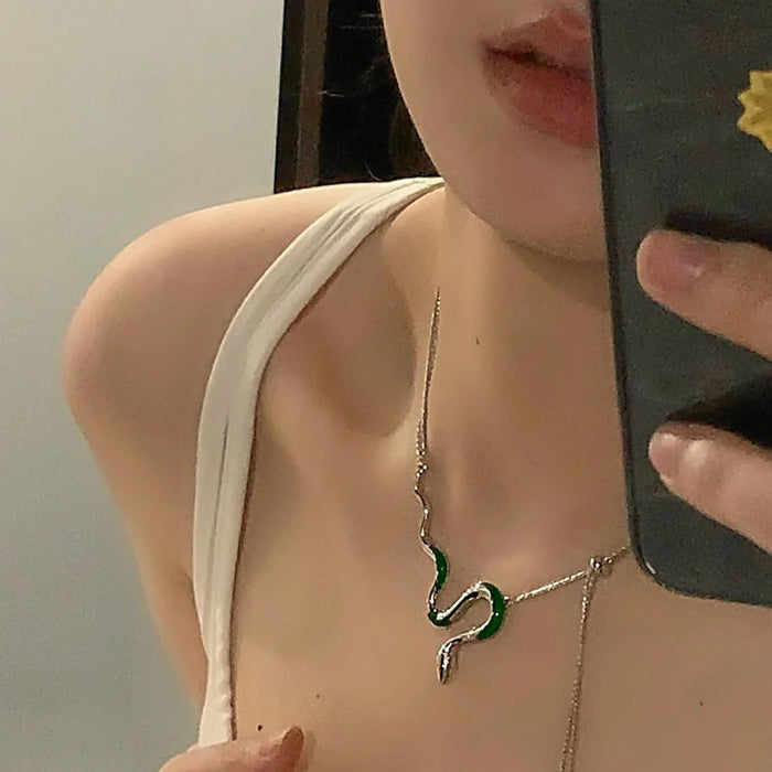 Wholesale Necklace hot girl style personalized clavicle chain high-end snake necklace