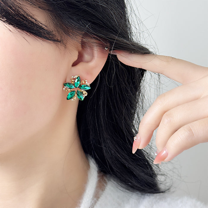 Wholesale Fashionable and minimalist temperament, flower shaped alloy inlaid with rhinestones, super sparkling, light luxury earrings, trendy earring accessories wholesale