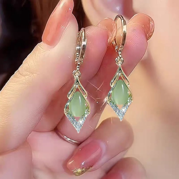 Wholesale Elegant and versatile earrings with a light and luxurious temperament, simple and fashionable water droplet earrings, trendy and exquisite, versatile, elegant and dynamic earrings