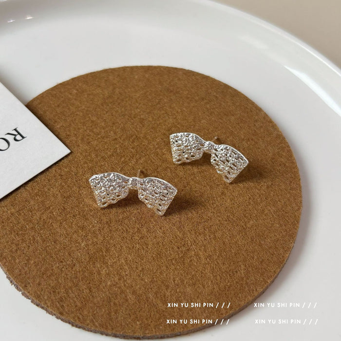 Wholesale Girl's artwork earrings with exquisite temperament, elegant fashion, and high-end feel. Earrings with hollowed out butterfly earrings