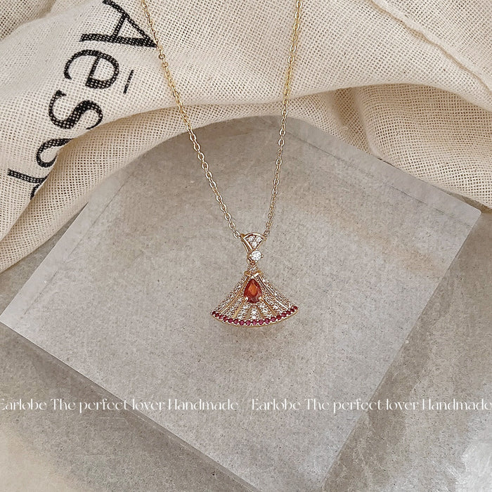 Wholesale Noble hollowed out zircon fan-shaped necklace for women, versatile and high-end, light luxury skirt, collarbone accessories