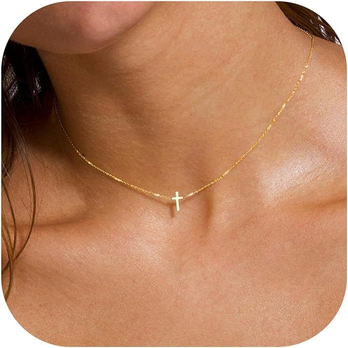 Wholesale Stainless steel gold-plated small cross pendant necklace, collarbone chain, fashionable