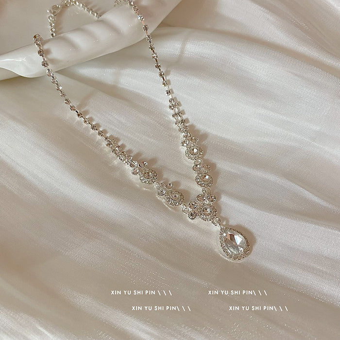 Wholesale Fashionable diamond studded water droplet pendant necklace, light luxury, versatile, personalized collarbone chain, niche temperament, high-end sense accessory