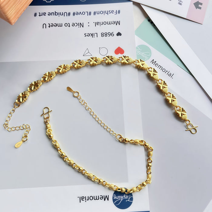Wholesale Golden Lucky Grass Bracelet for Women, Four Leaf Flower Retro, niche design, high-end feeling, Four Leaf Grass Love, Wealth Attraction Bracelet