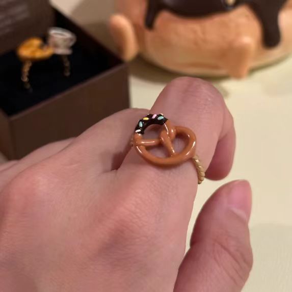 Wholesale The ring is niche, exquisite, high-end, sweet, cute, and versatile